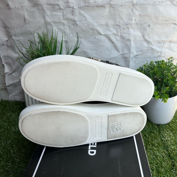 Karl Lagerfeld Paris US 7.5 EU 37.5
CATE PINS
BLACK
TUMBLED LEATHER
Like new - Picture 14 of 16